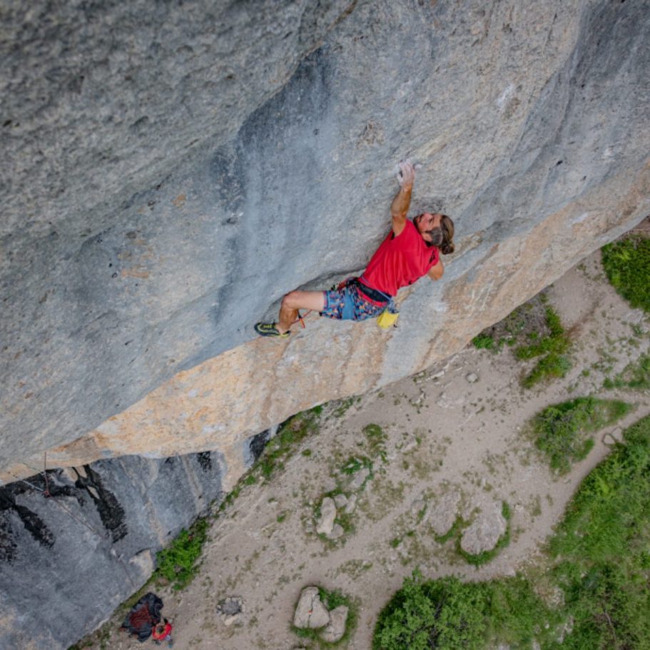 Oliana climbing Papichulo